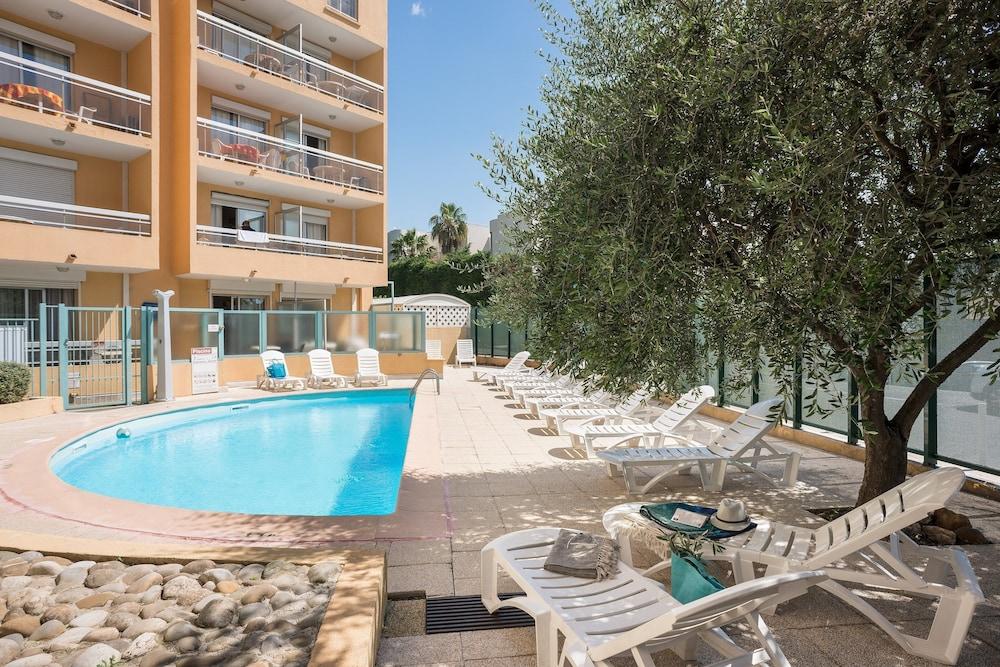 Residence Pierre & Vacances La Rostagne ฌวง-เลส์-แป็งส์ ภายนอก รูปภาพ