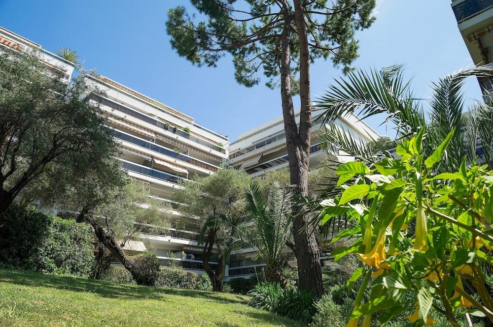 Residence Pierre & Vacances La Rostagne ฌวง-เลส์-แป็งส์ ภายนอก รูปภาพ