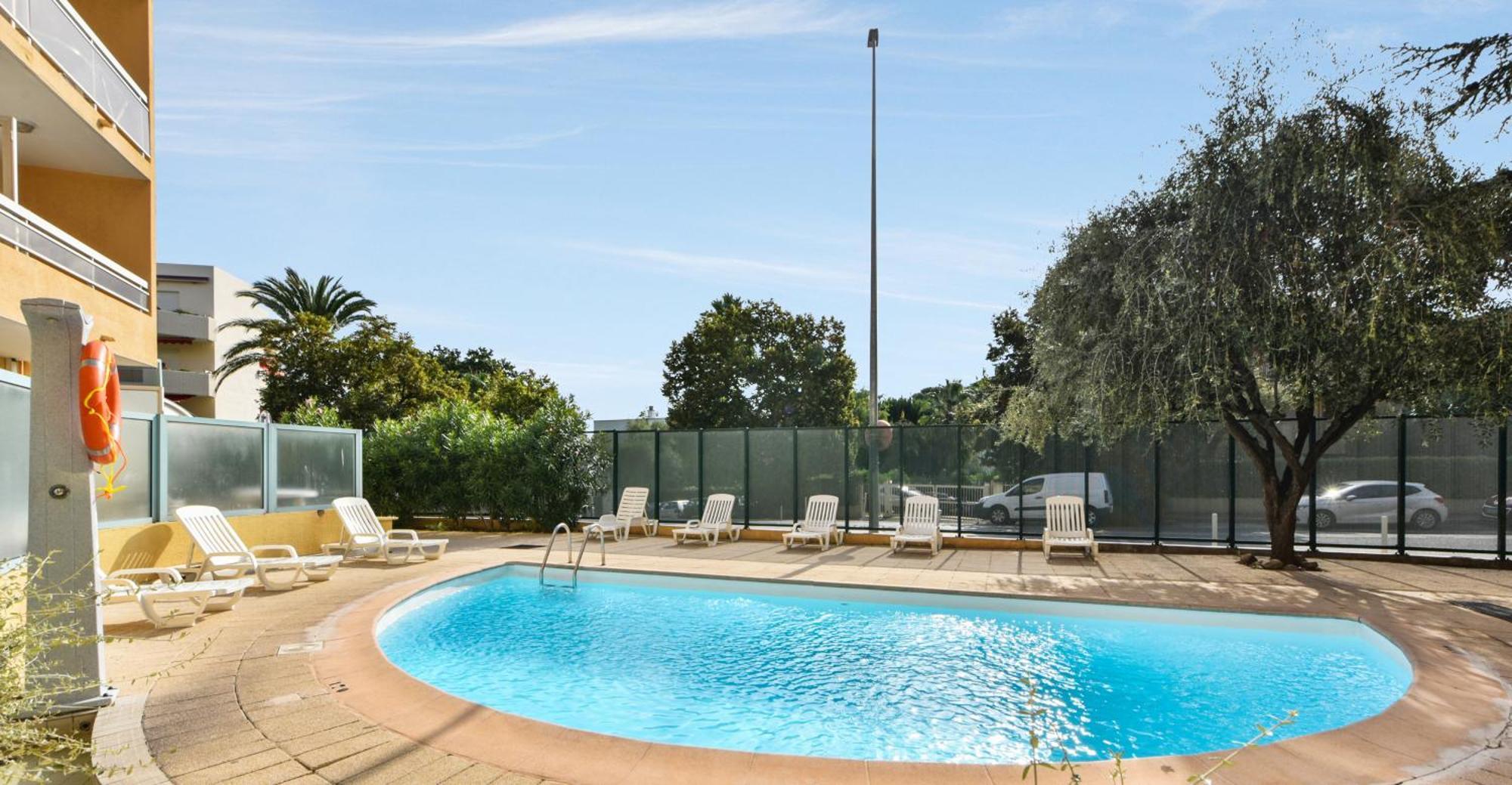 Residence Pierre & Vacances La Rostagne ฌวง-เลส์-แป็งส์ ภายนอก รูปภาพ