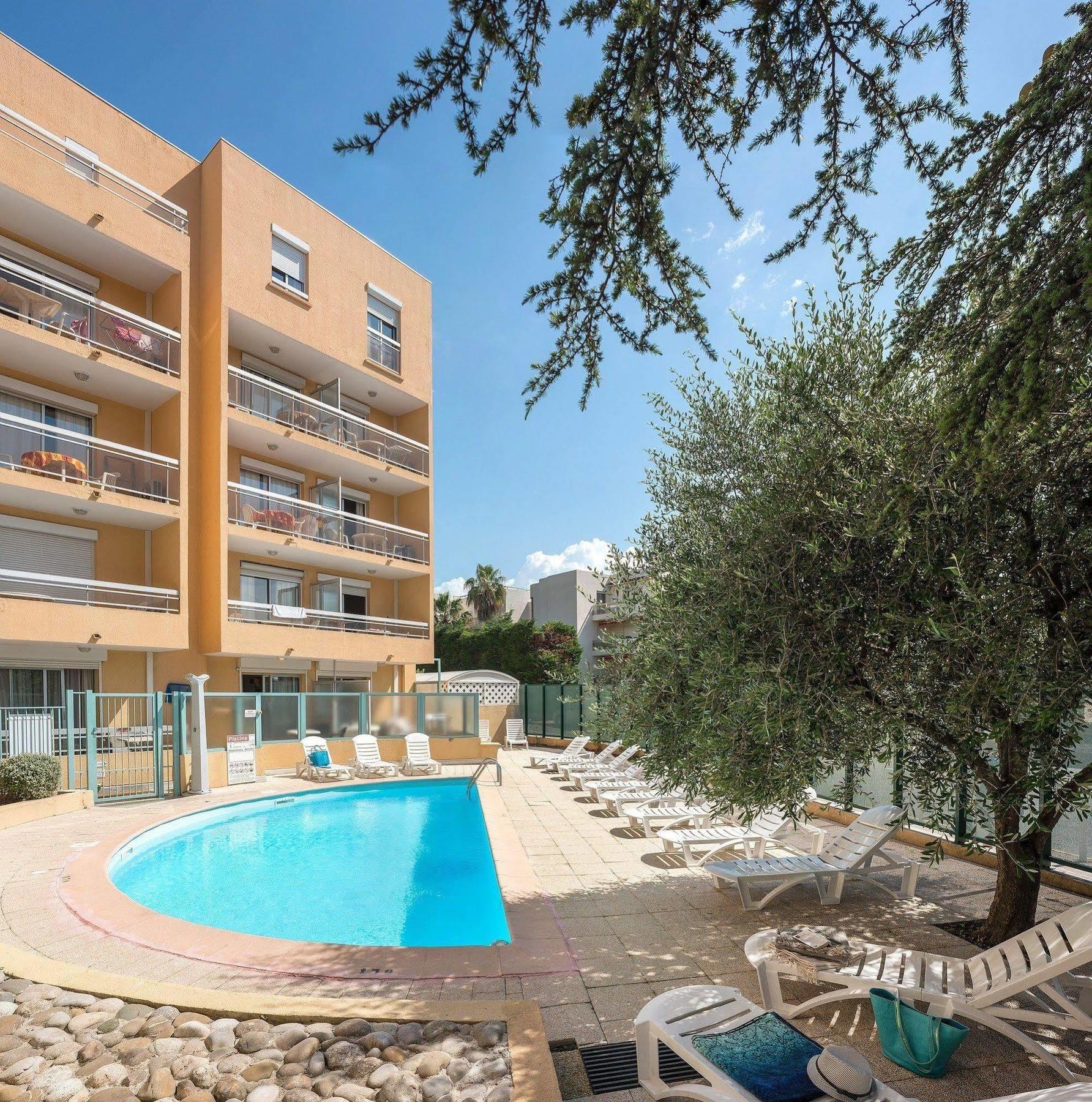 Residence Pierre & Vacances La Rostagne ฌวง-เลส์-แป็งส์ ภายนอก รูปภาพ